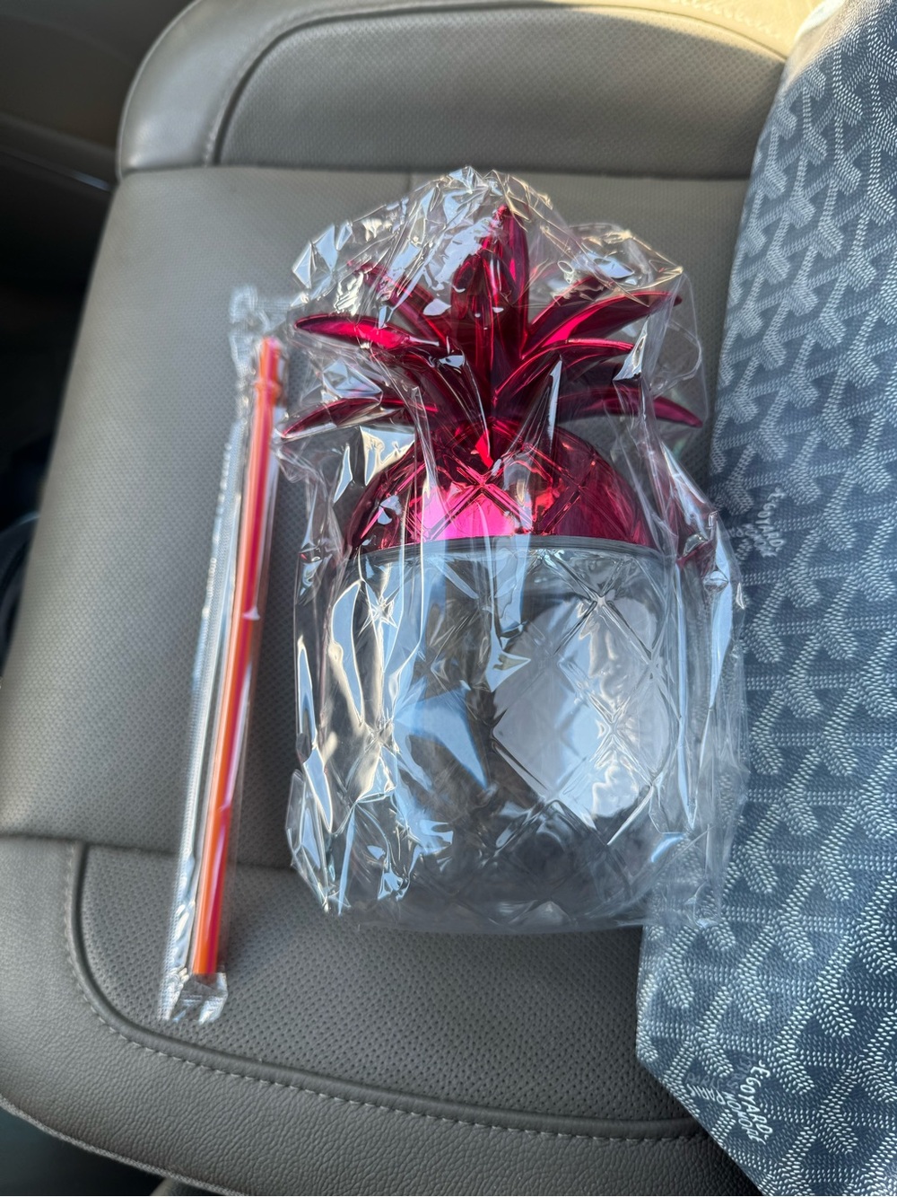 Dunkin' Pink Pineapple Tumbler with Straw - Picture 2 of 2